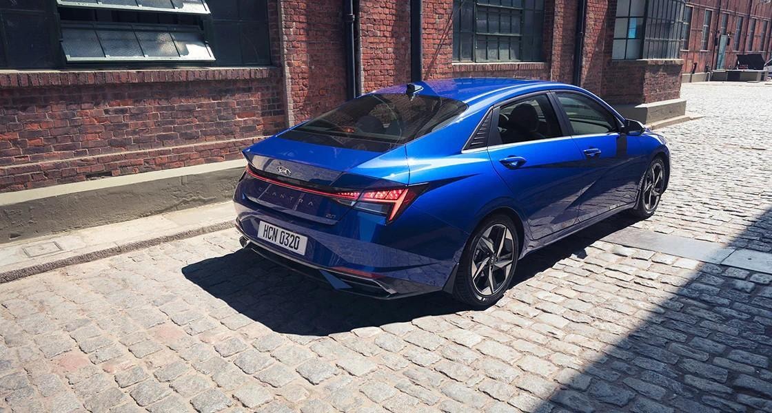 Mặt sau Hyundai Elantra