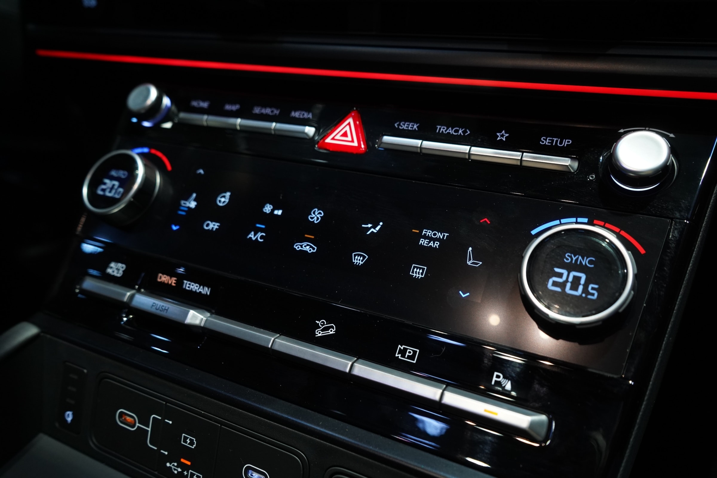 Cụm điều khiển điều hòa màn hình cảm ứng 6.6 inch tự động 2 vùng Hyundai Santa Fe